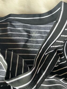 Striped tank top black and white